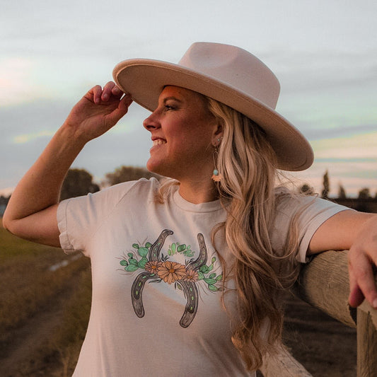 Lucky Horseshoes Tee | Desert Darling Brand